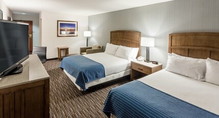 Holiday Inn Express Hotel & Suites Carpinteria, an IHG Hotel Room Type - 2 Queen Standard Extra Floor Space Sofa Bed