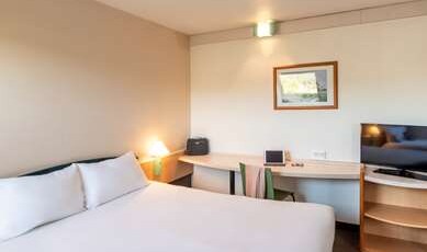 IBIS CREIL SUR OISE Room Type - Standard Room with 1 double bed