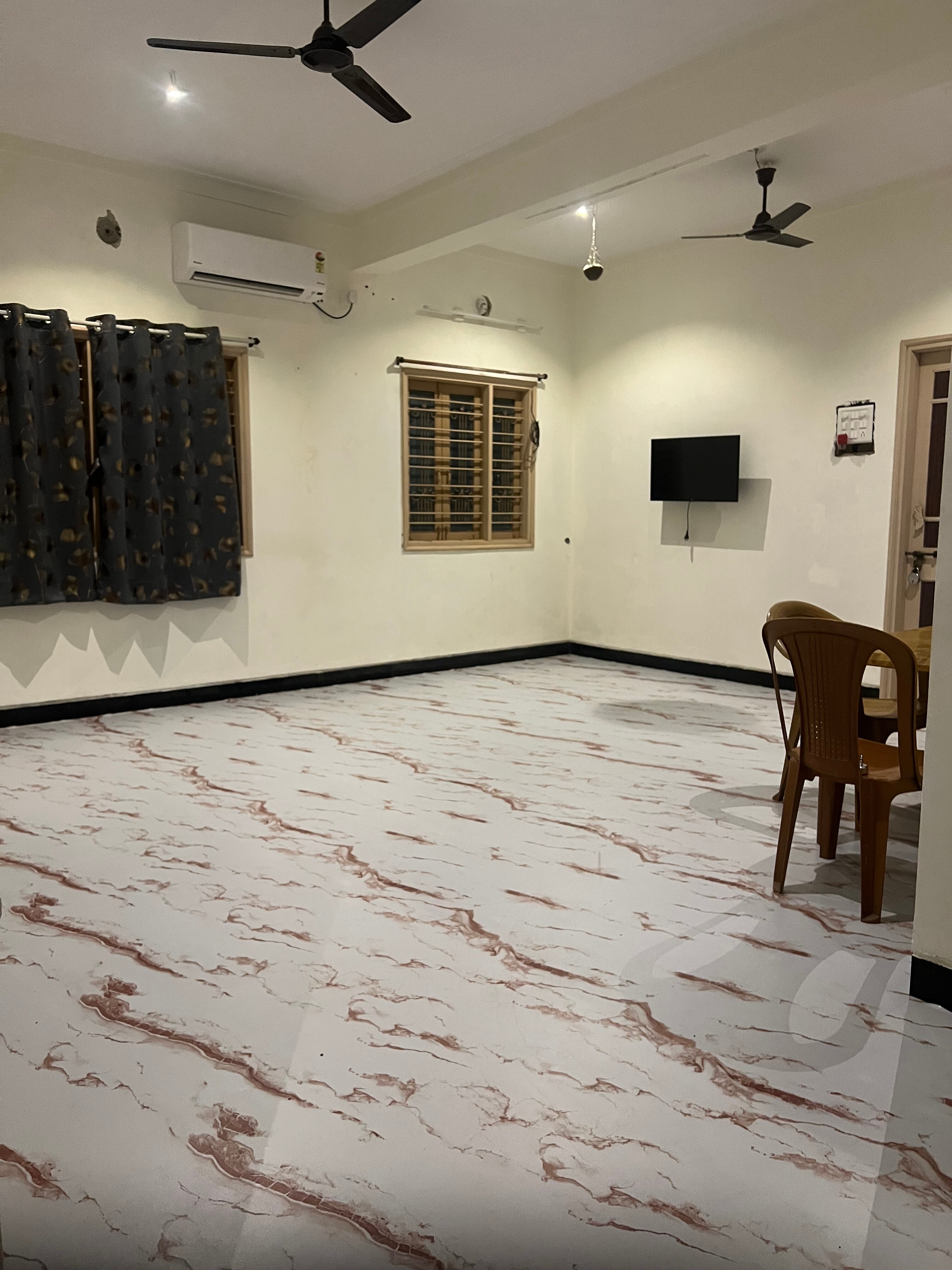 Aadhar Homestay Nr Shashtri Nagar Cricket Stadium - Tap to explore photos