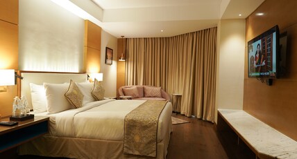 Gokulam Grand Room Type - Grand Suite AC with bathtub