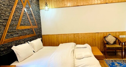 Green alpine jibhi Room Type - Deluxe cottage with river view