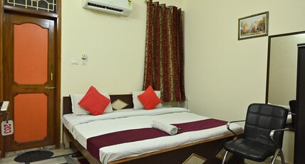 Hotel Shanti Room Type - Deluxe Room AC