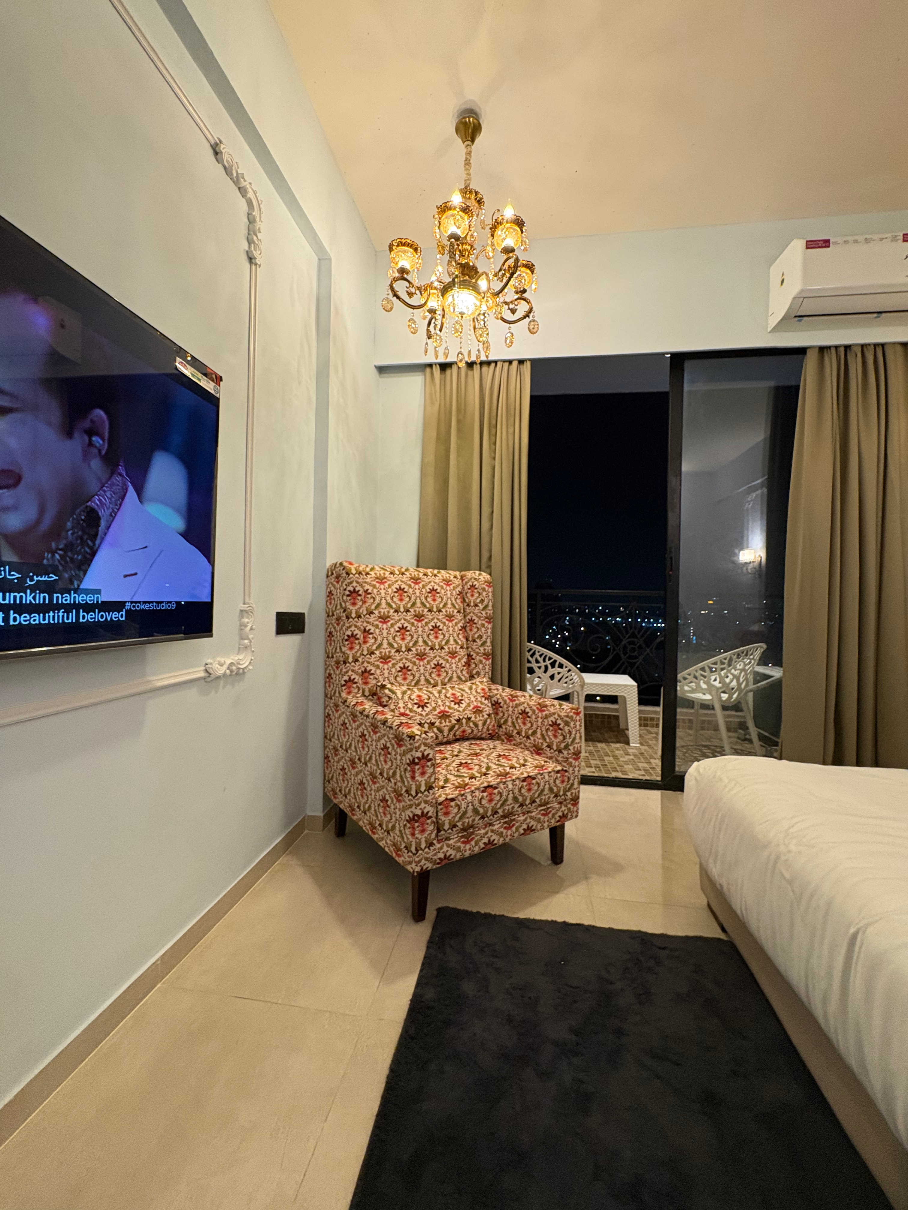 Pratap Living | Luxe Studio Stays - Omaxe Hazratganj - Tap to explore photos