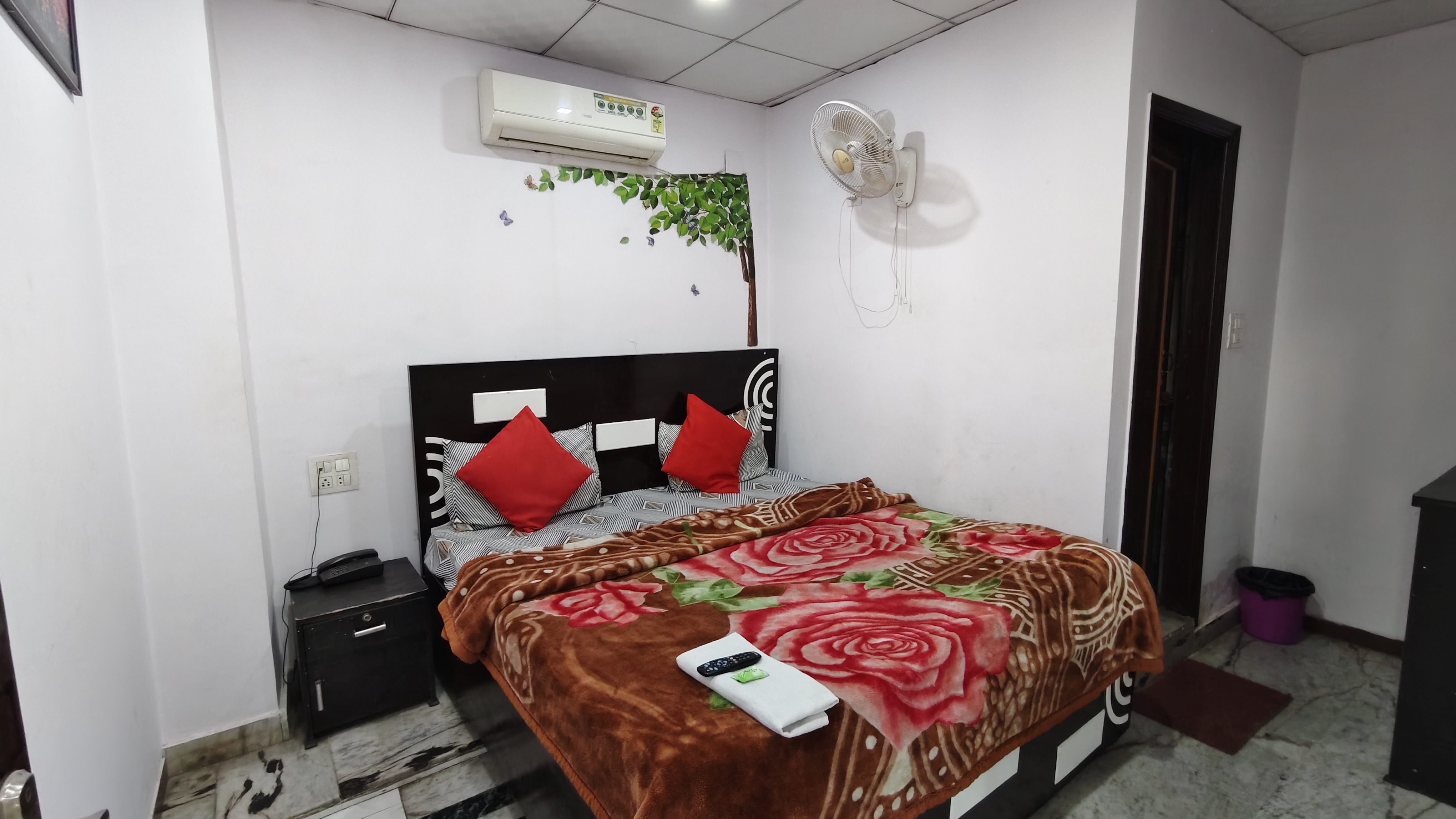 Rajdhani guest house - Tap to explore photos