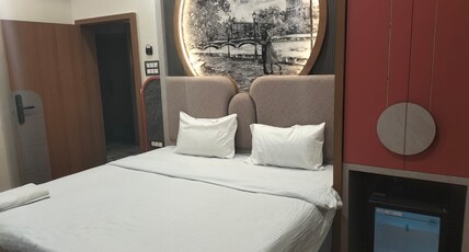 PADMA MANOR ROYAL Room Type - Solo Room (Single Bed Room)