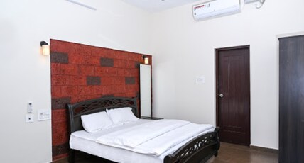 Bluebay Luxury cottages Malpe Room Type - Deluxe Premium room in cottage