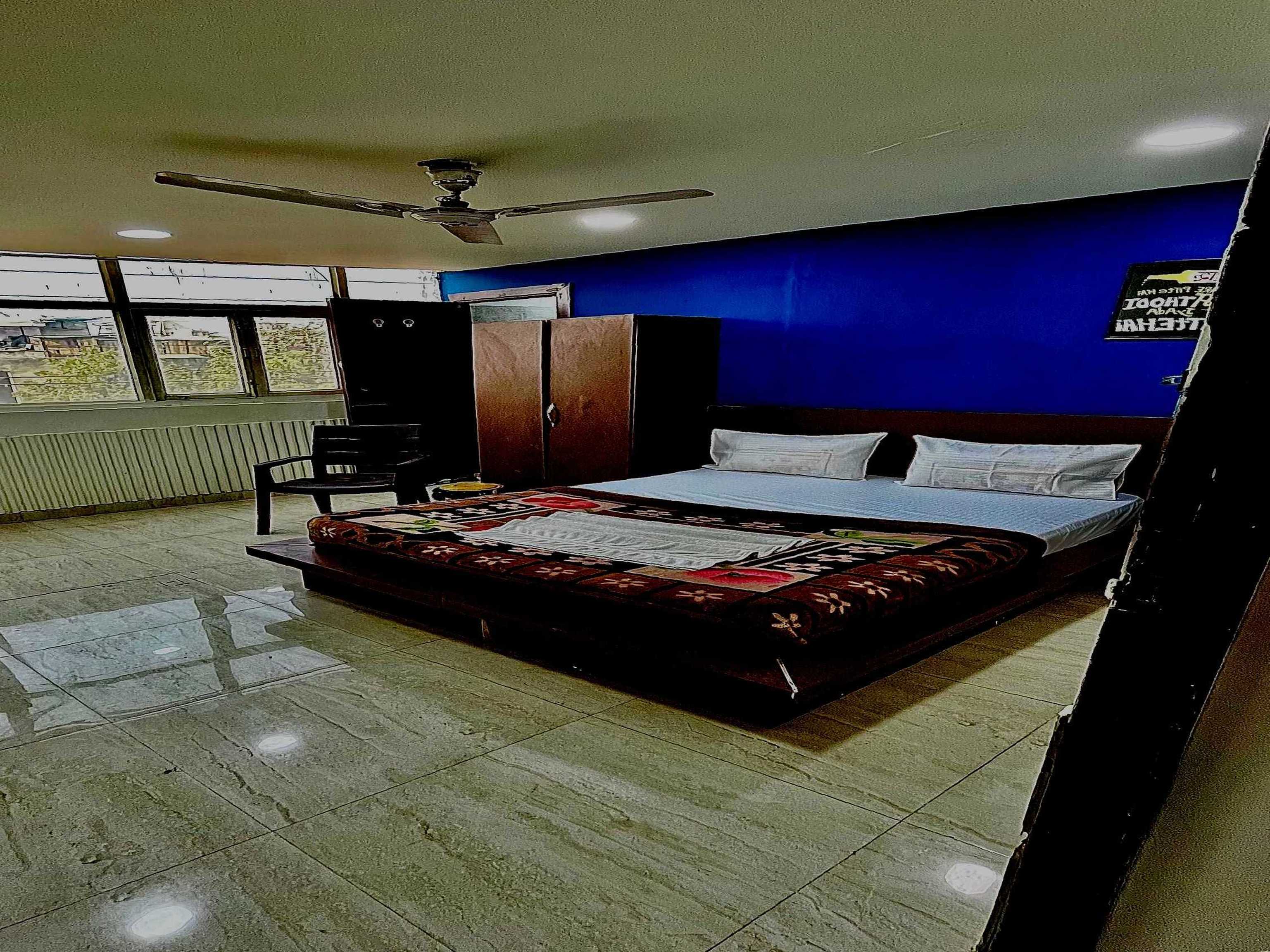 Hotel O C Yaduvanshi Inn - Tap to explore photos