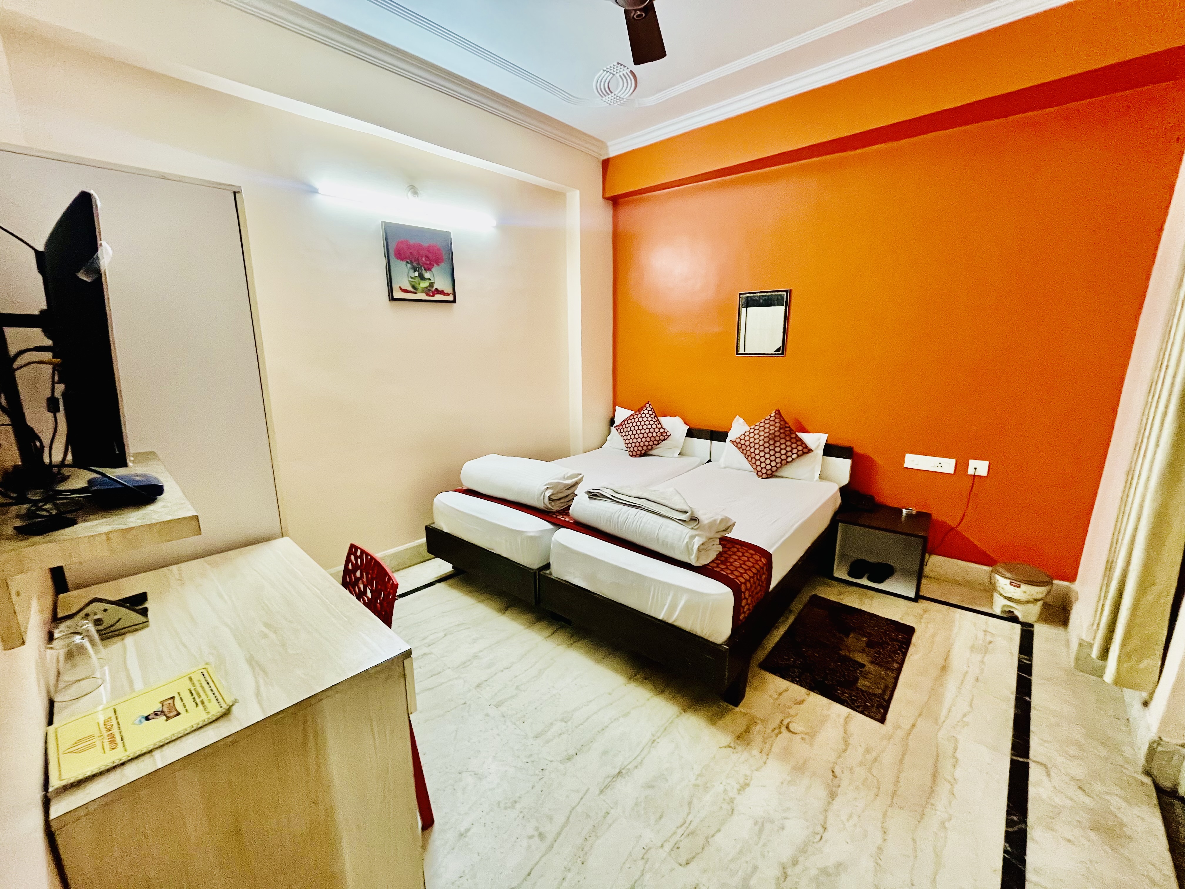 Kumar Hotel - Tap to explore photos