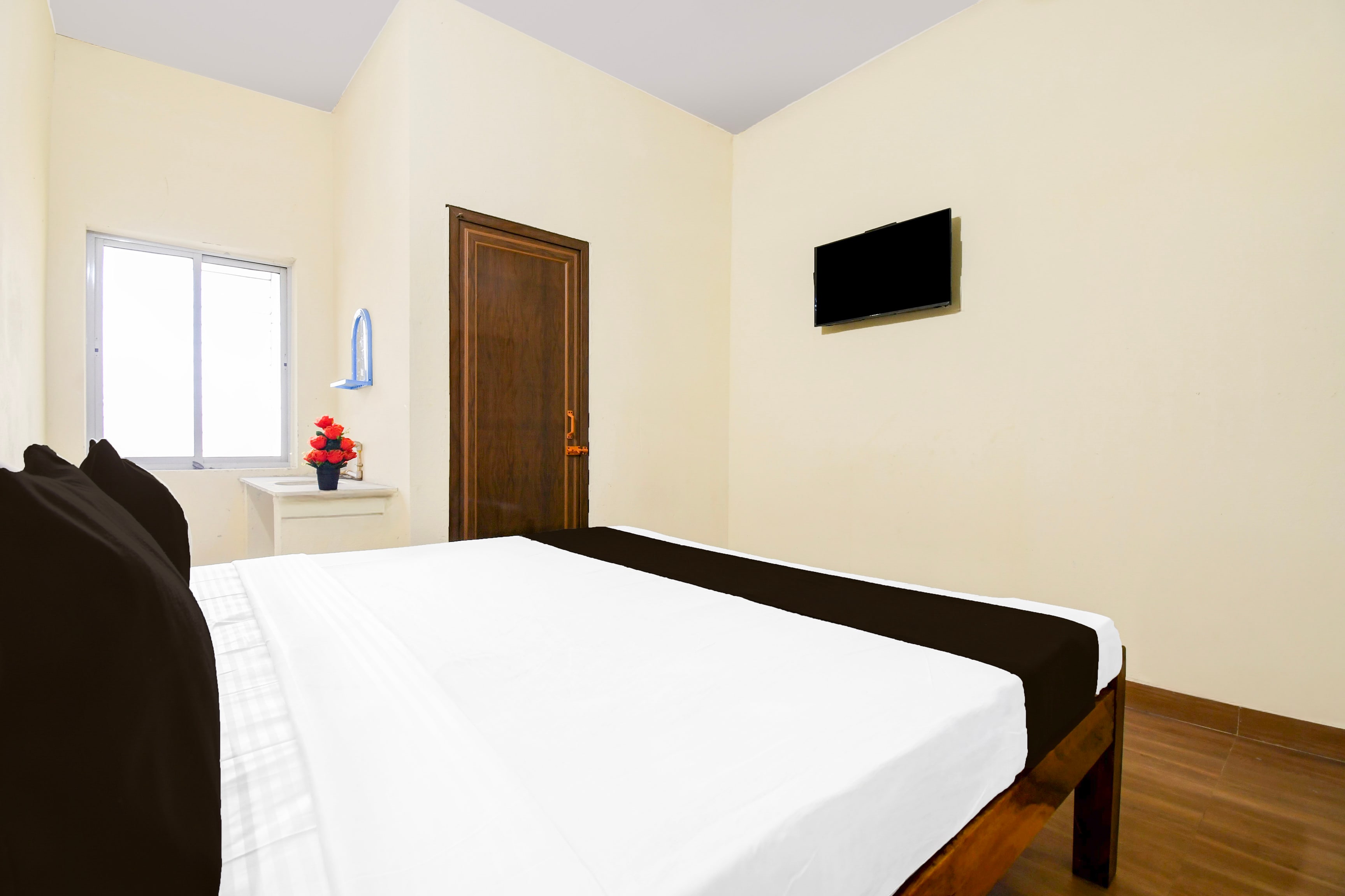 Hotel O New Budheswari Hotel Palace - Tap to explore photos