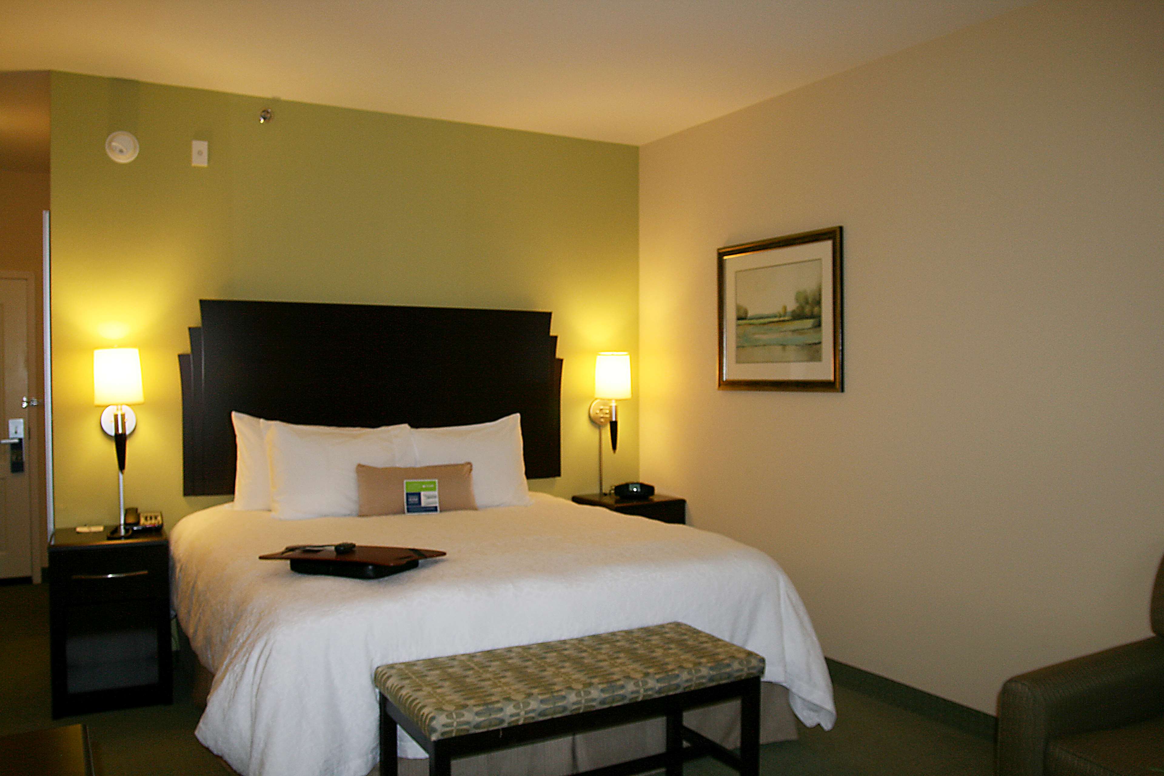 Hampton Inn by Hilton Alpine - Tap to explore photos