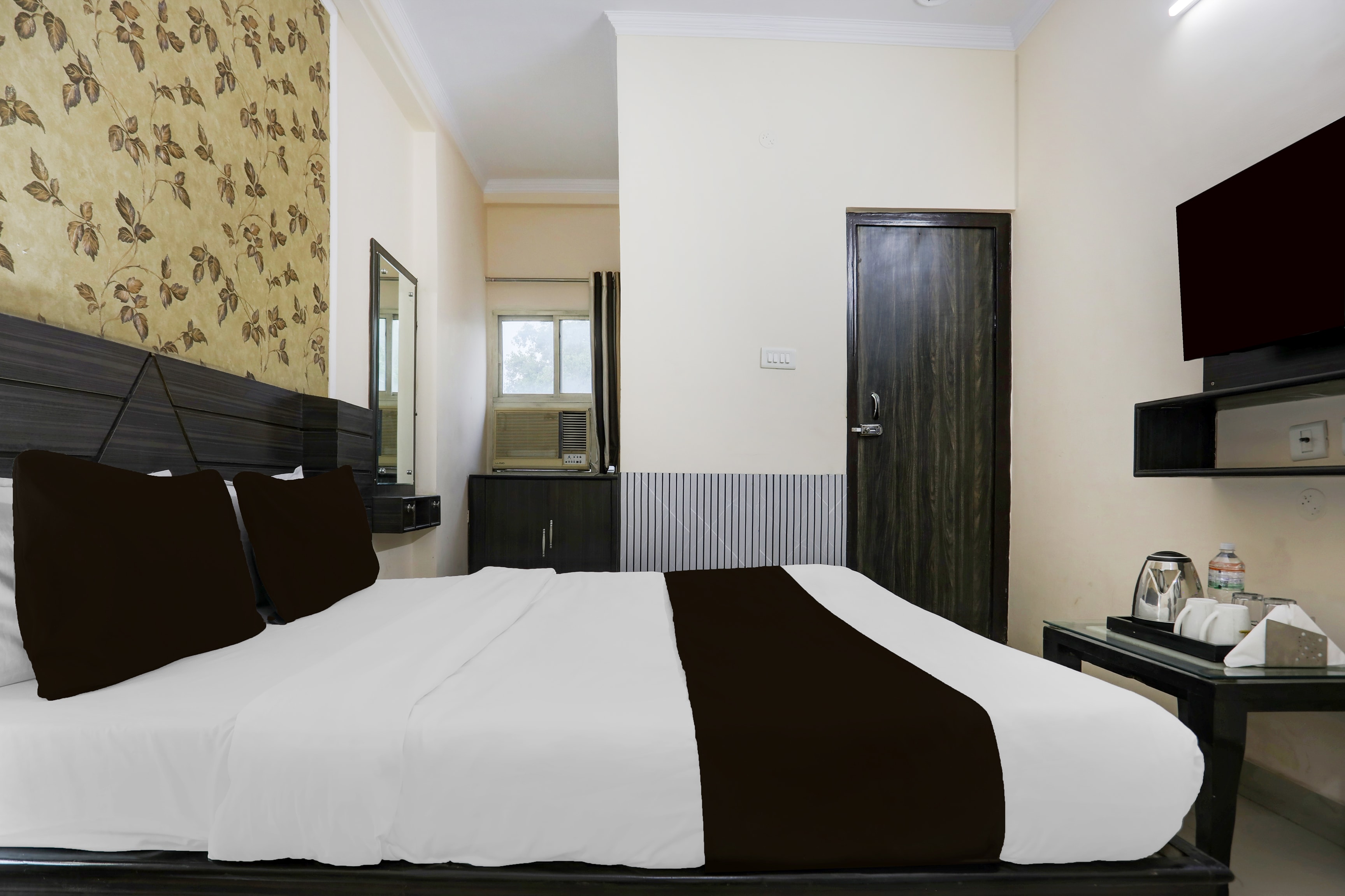Hotel O SARA RESIDENCY - Tap to explore photos