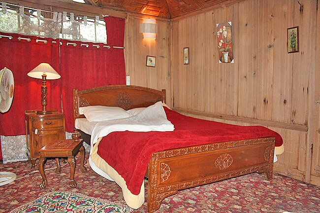 Akbar Group Of Heritage Houseboats - Tap to explore photos