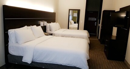 Holiday Inn Express Madera Room Type - 2 Queen Standard