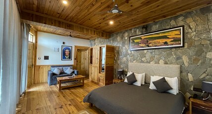 Mohan's Binsar Retreat Room Type - Padam Luxury Room
