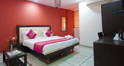 Hotel Apra International Room Type - Deluxe Room with AC