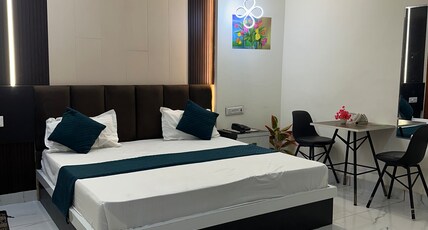 Cloud Inn Hotel & Restaurant Room Type - Deluxe Room