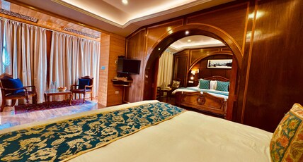 Kashmir Mahal Resorts by Stay Pattern - Dal Lake Room Type - Luxury Family Room