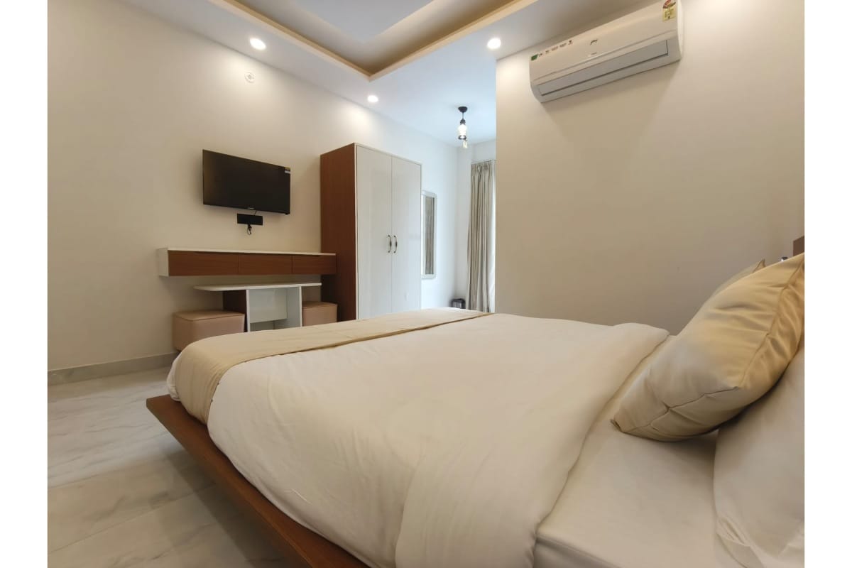 Hotel YJ Manor - Tap to explore photos