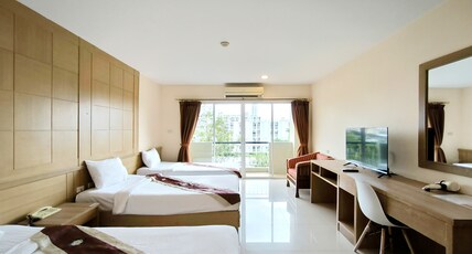 Metro Point Bangkok Room Type - Metro Deluxe Triple Room Metro Point Bangkok Room Type - Metro Deluxe Triple Room