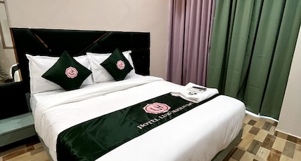 Hotel Luxurious Inn Room Type - Deluxe Room