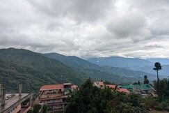 Yellow Moon Homestay