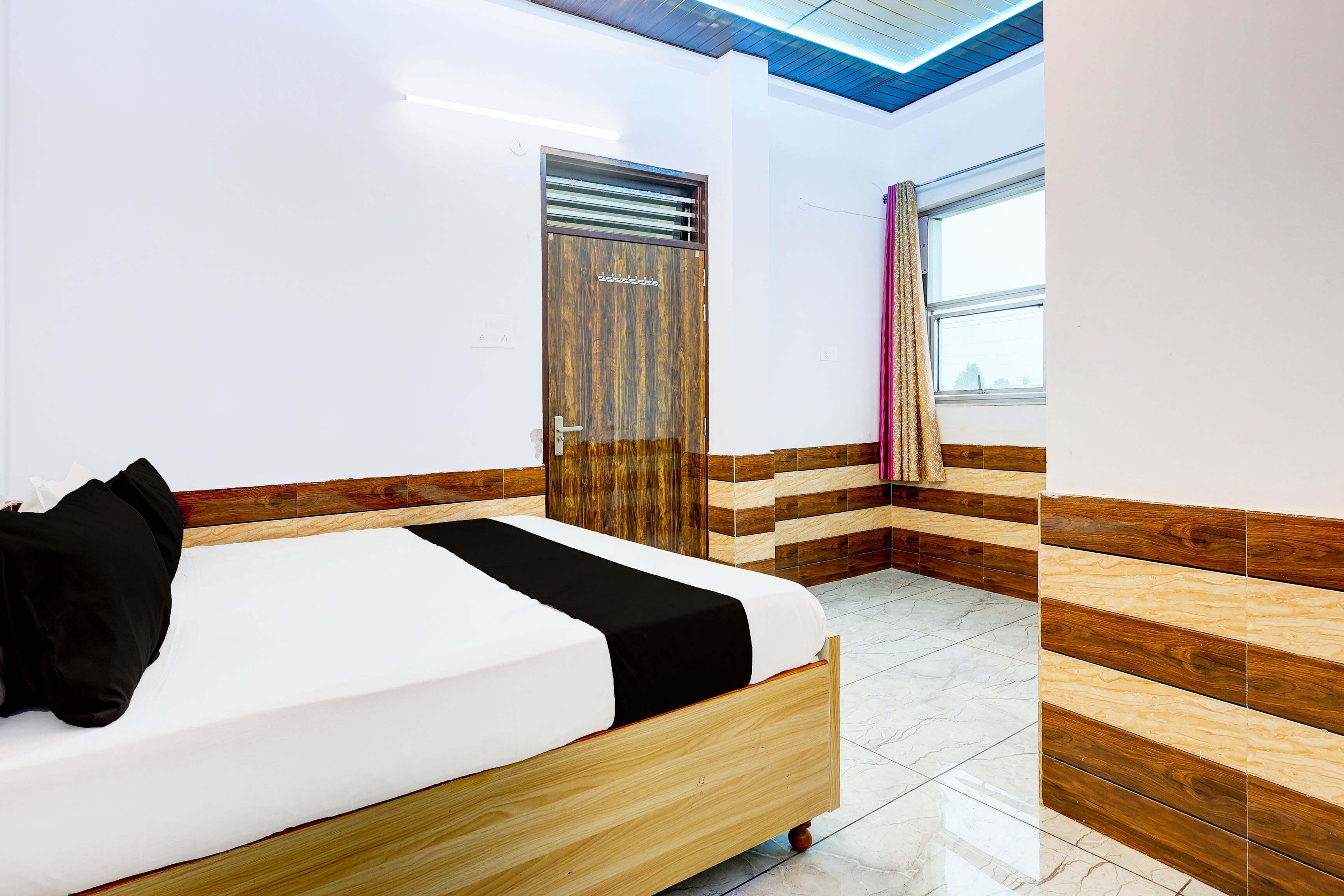 Galaxy Hotel - Tap to explore photos