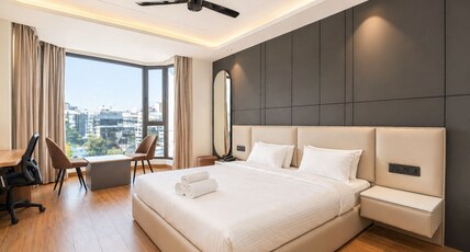 Melange Hotel - Golf course road Room Type - Superior Room