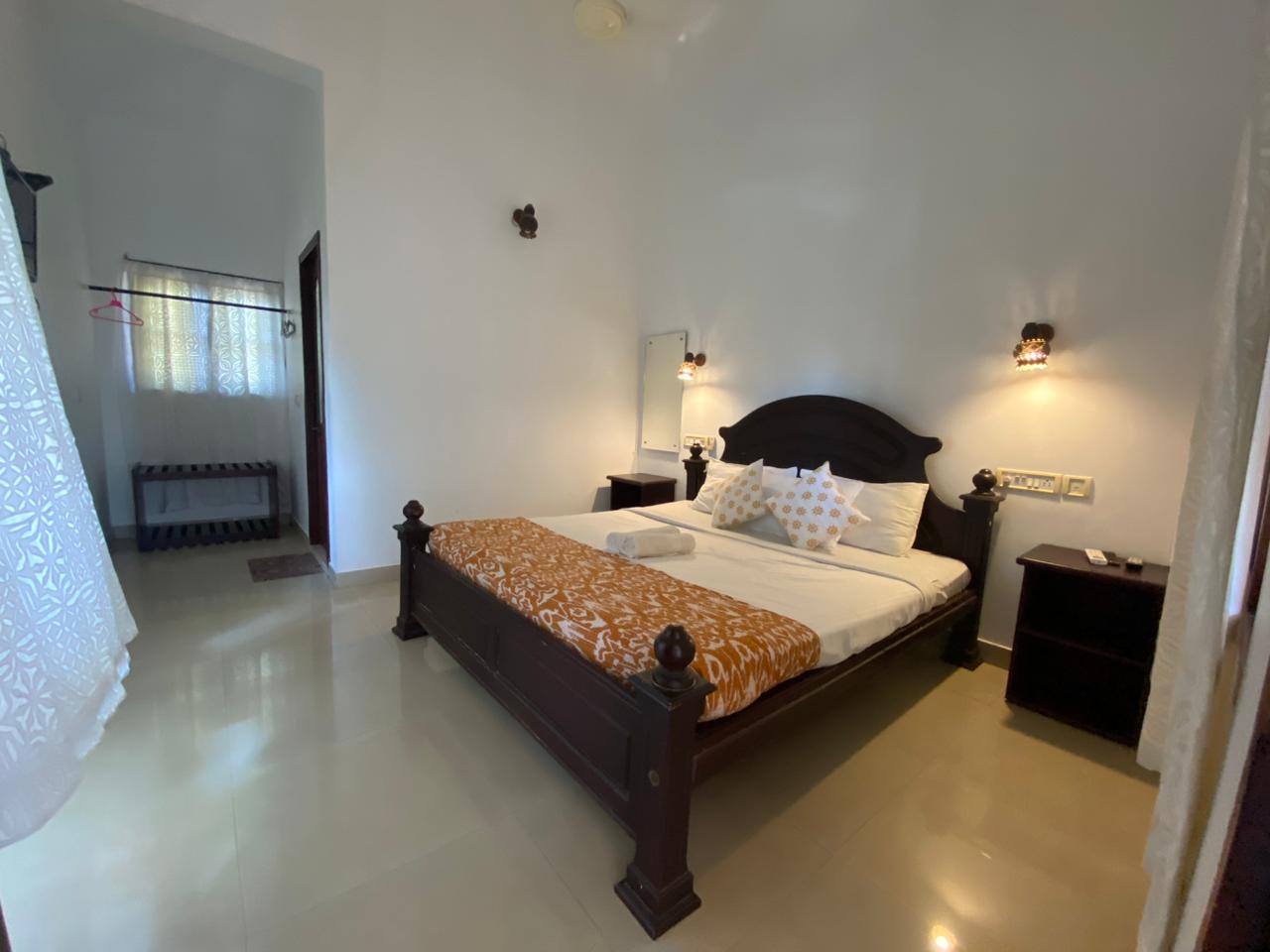 Sunrays Beach House - Tap to explore photos