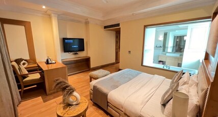 Luxotic Stays Gurgaon - Bathtub Rooms Room Type - Premium Room With Bathtub