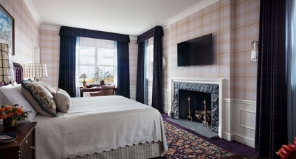 Graduate by Hilton Evanston Room Type - GRADUATE KING CORNER
