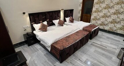 Ruby Homestay Varanasi Room Type - TRIPLE BEDROOM