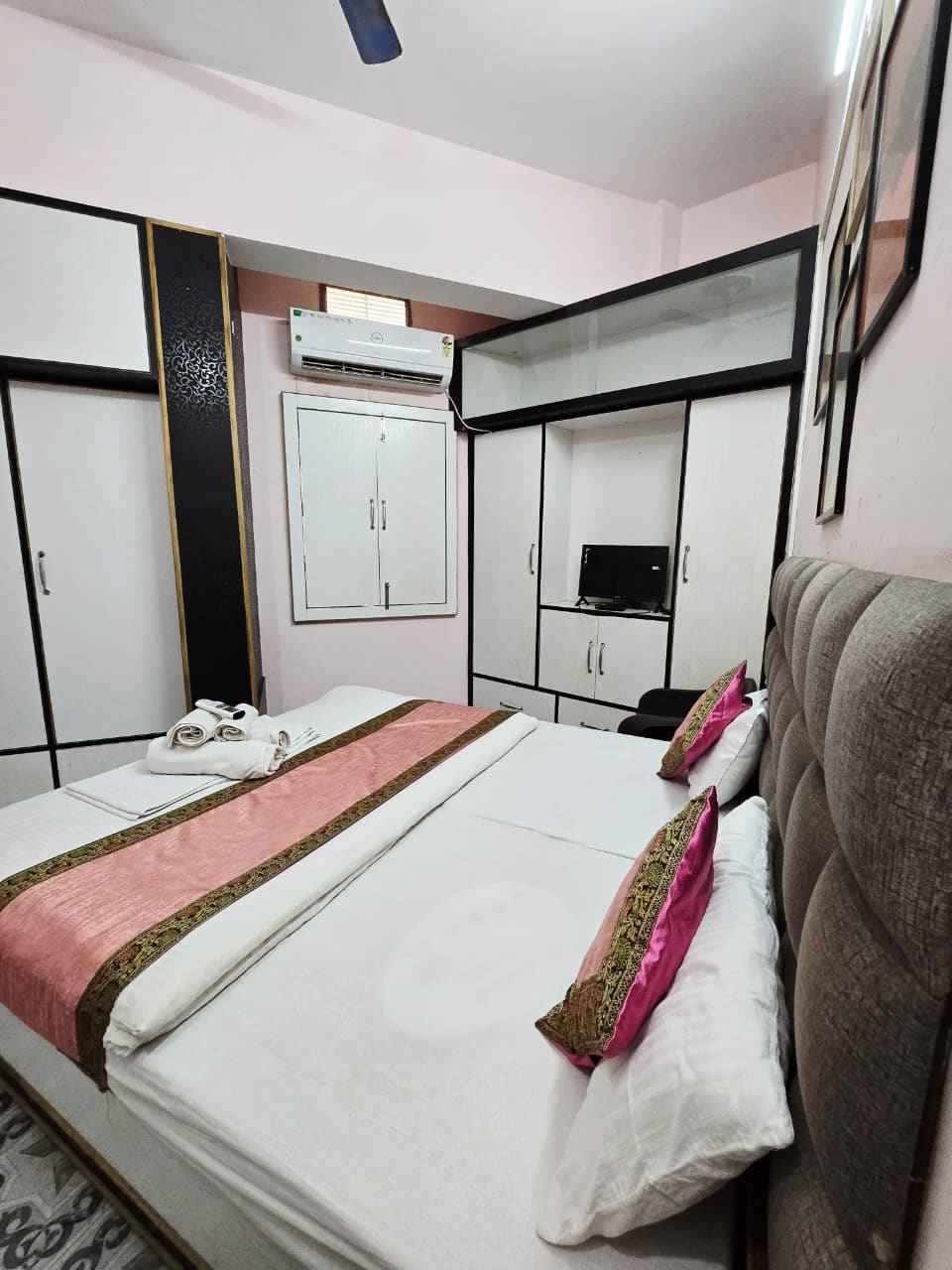 KASHIANA HOMES UNIT 1 - Tap to explore photos