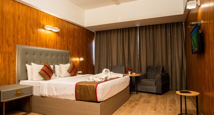 Hotel Asrani International Room Type - Deluxe Executive Double Room