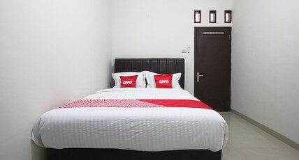 Hotel O Wisma Ray Syariah Room Type - Indonesia Standard Double