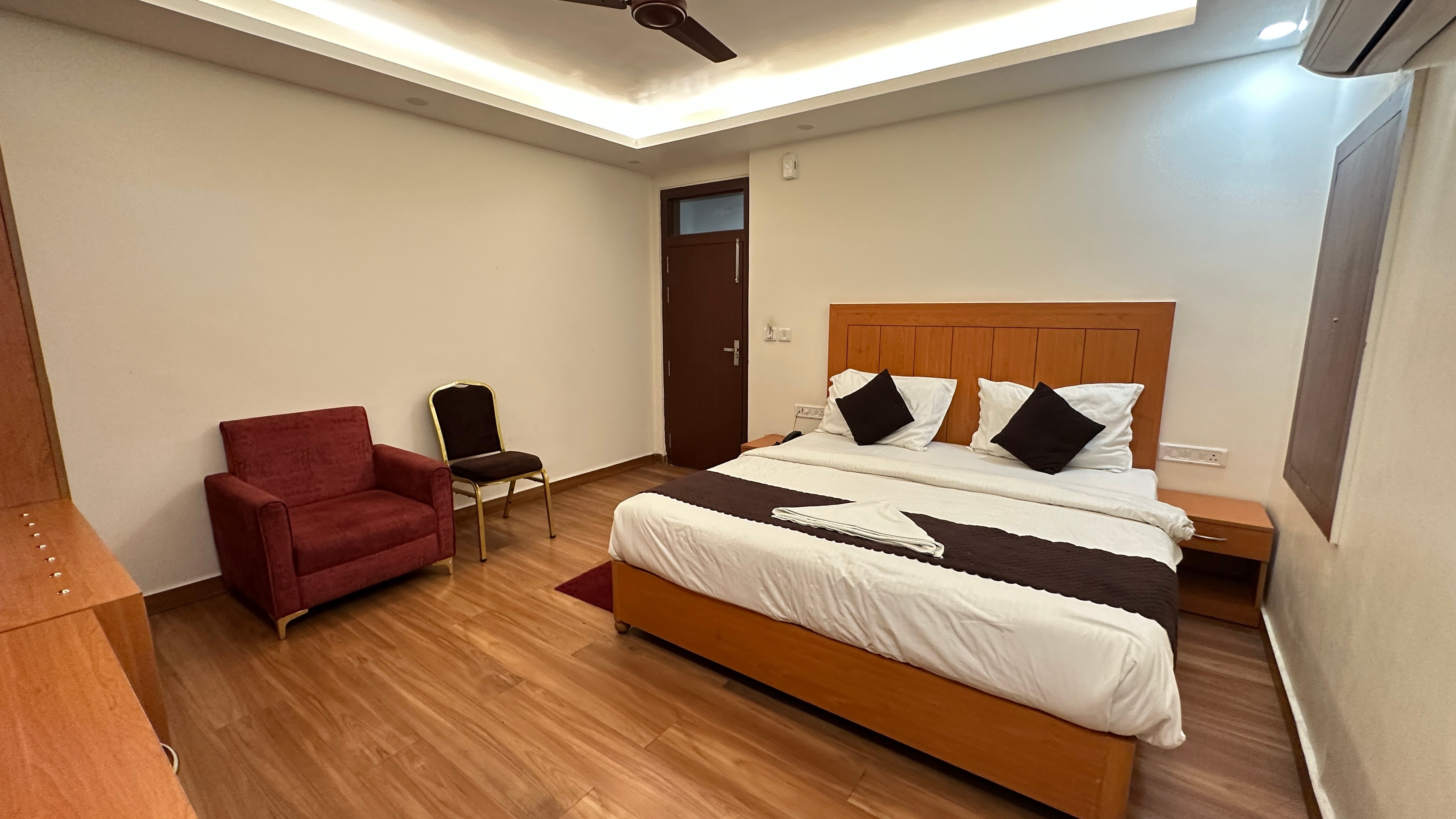 Hotel Samrat - Tap to explore photos