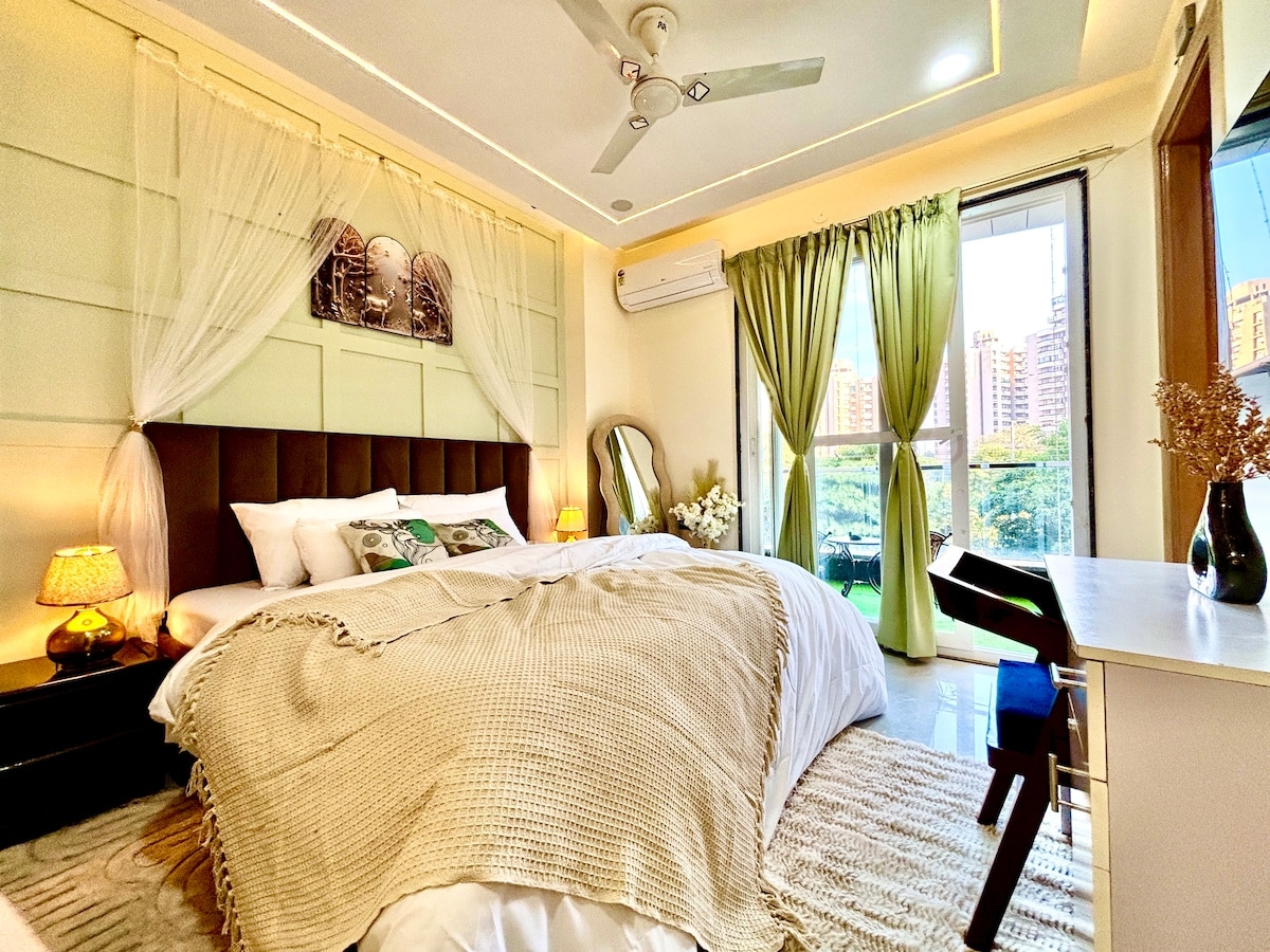 Emera Deereme Luxury 1BHK w PS4 Private Balcony - Tap to explore photos
