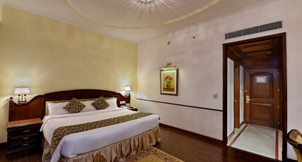Holiday Regency Hotel Room Type - Deluxe Room with City View