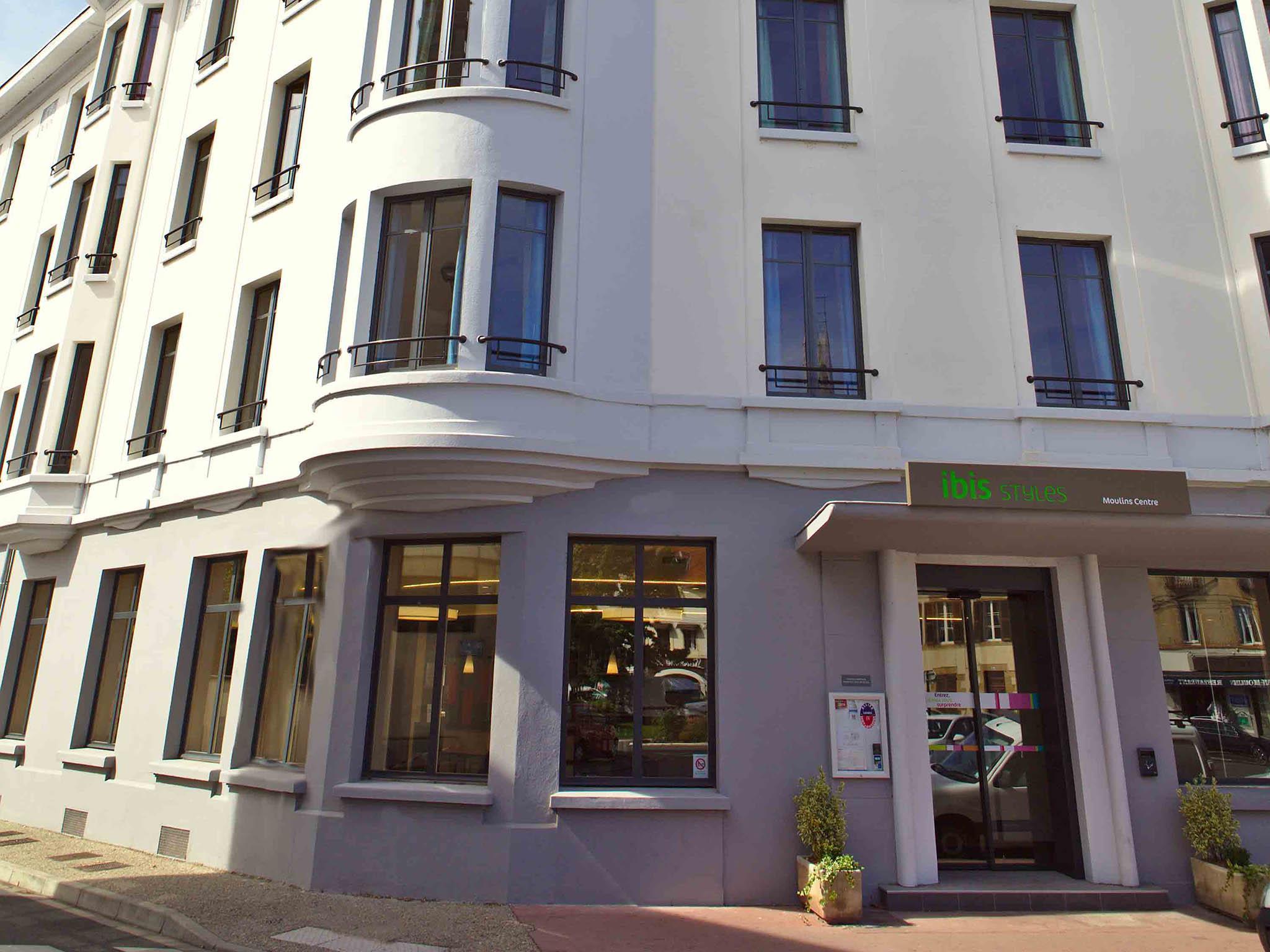 ibis Styles Moulins Centre - Tap to explore photos