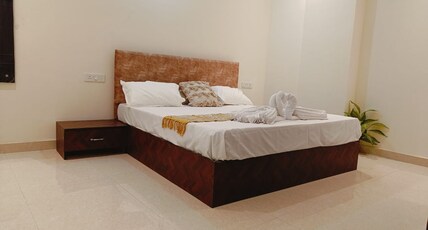 SAINI HOTEL Room Type - DELUXE ROOM