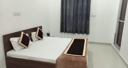 DIPEN GUEST HOUSE Room Type - Deluxe Room