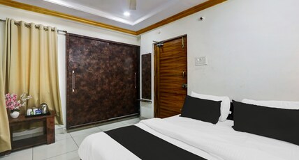 Pavan Villa Room Type - Deluxe City View Queen Bed Room