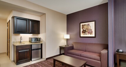 Holiday Inn Express Hotel & Suites Billings Room Type - 1 King Bed Suite Comm Access