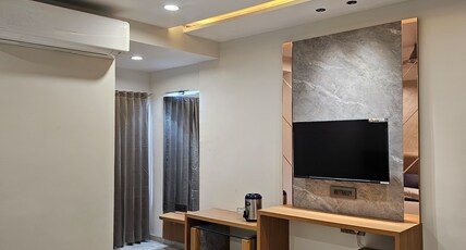 Hotel Banas Room Type - Luxury Room with City View King Bed