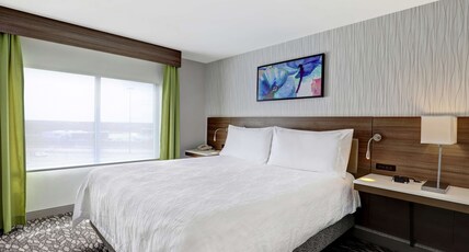 Hilton Garden Inn Toronto/Ajax Room Type - 1 KING BED 1 BEDROOM SUITE