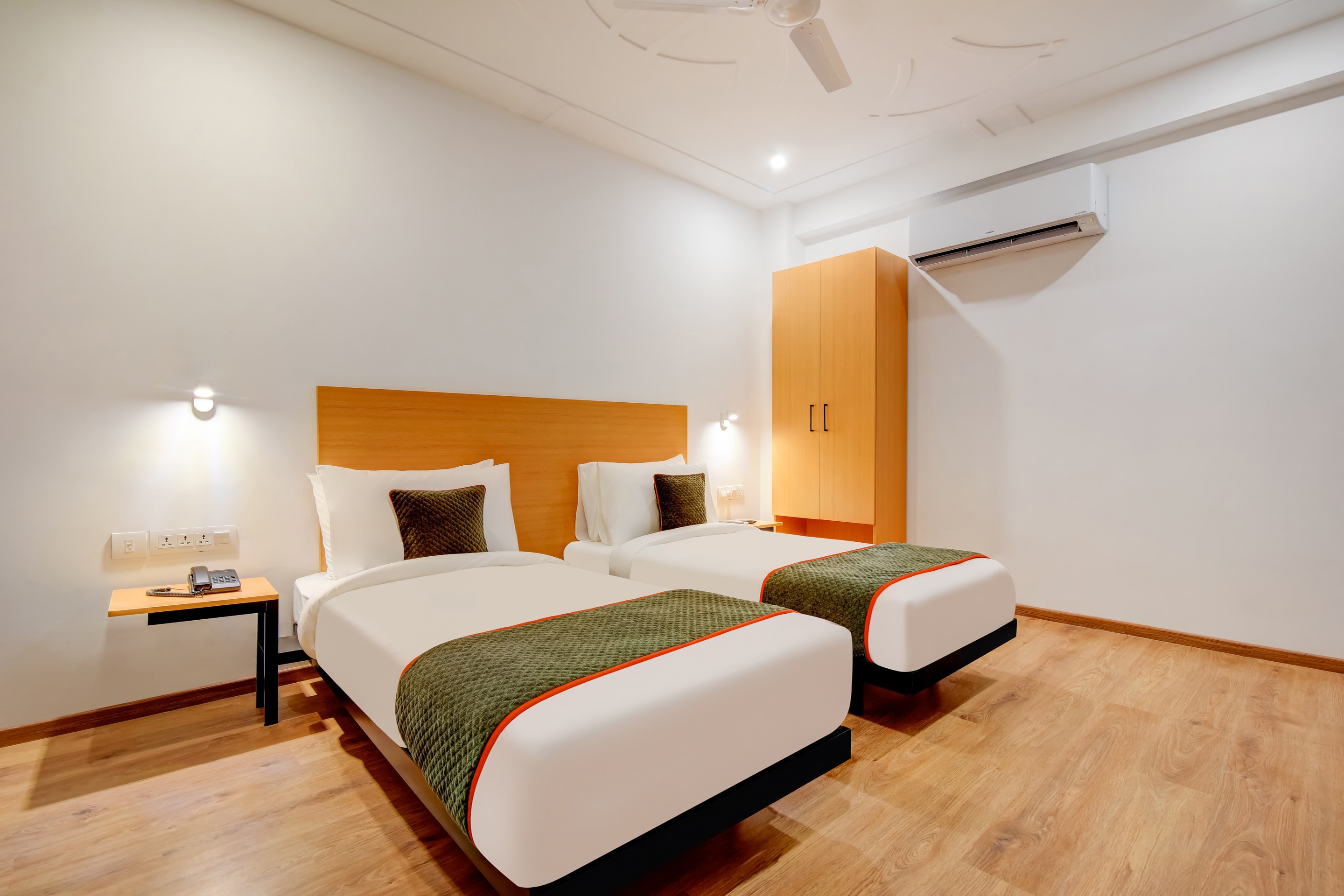 Townhouse 219 - Tap to explore photos