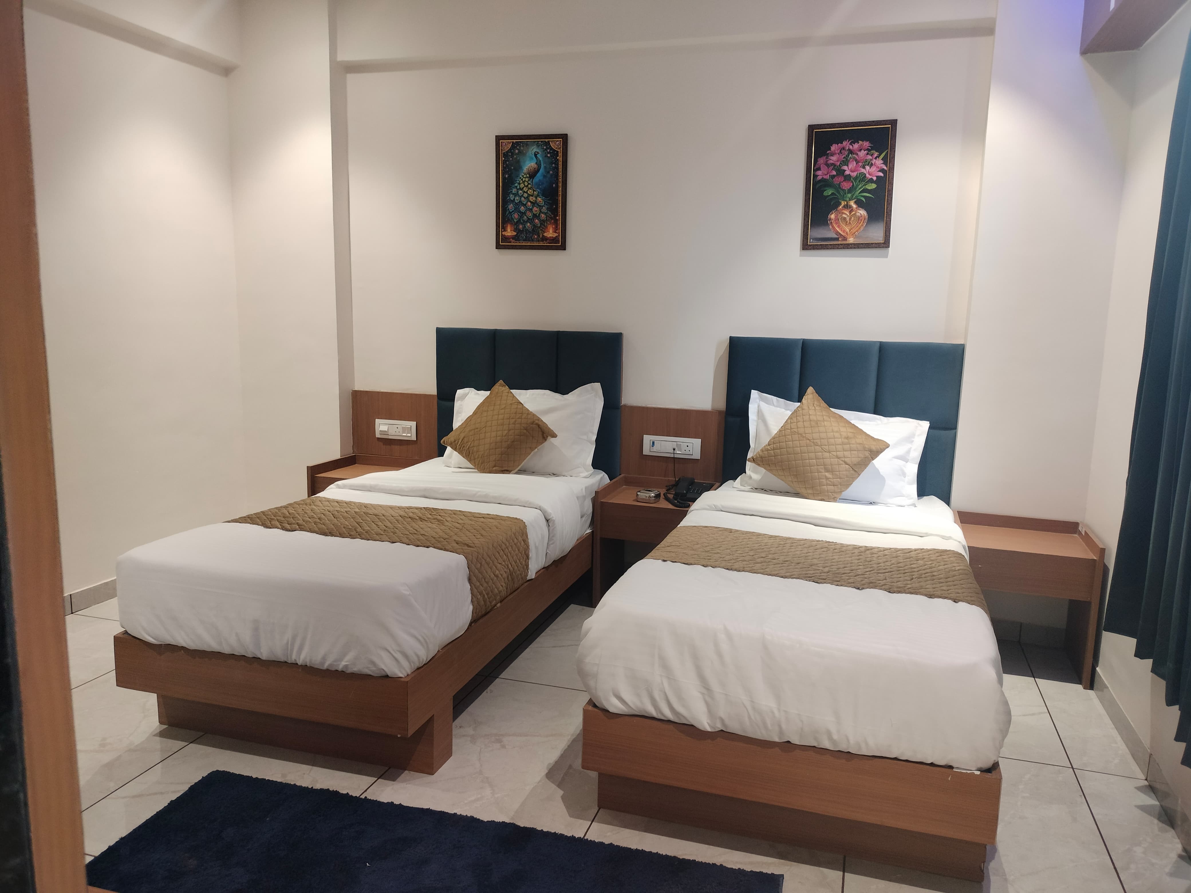 Hotel royal park - Tap to explore photos