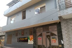 Hotel O Prem Mandir Formerly Charnamrit Vatika