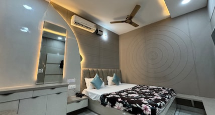 Guruvayur Dham  200mtr from Mathura Railway Station Room Type - SUPERIOR ROOM