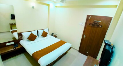 HOTEL SAI SRUSHTI by NEEM SQUARRE Room Type - STANDARD ROOM A.C. with 01 King Bed