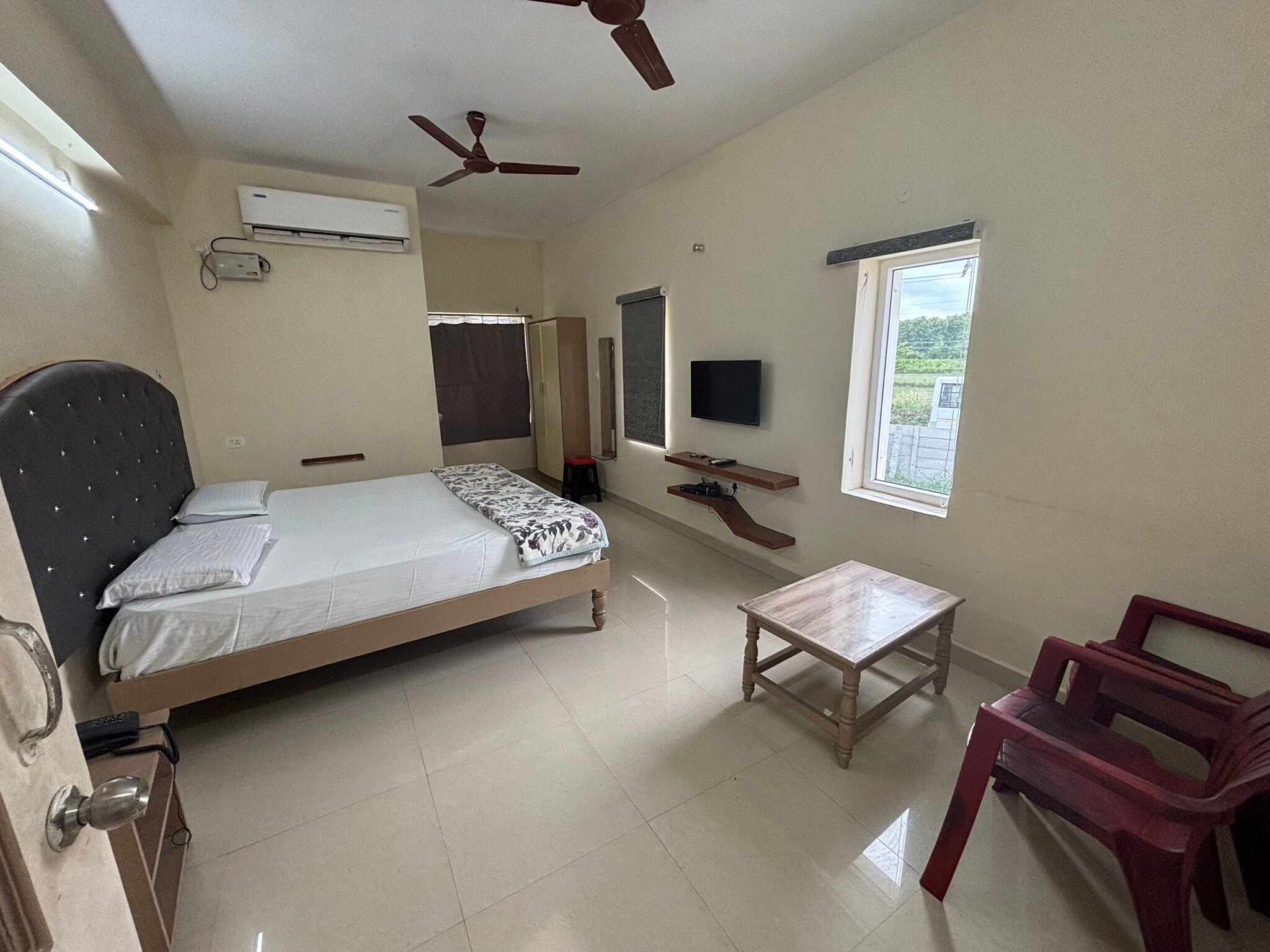 Srinivasa Hotel - Tap to explore photos